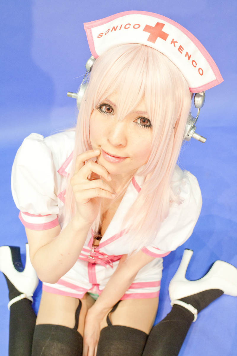 Illustration for article titled Buy Photos of Bikini Cosplayers from Cosplayers in Bikinis